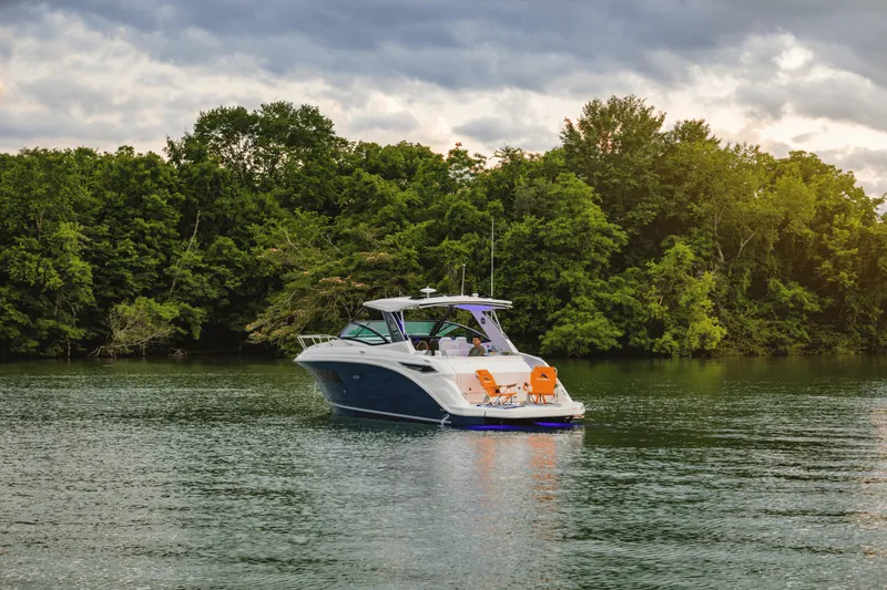 Slide: The Image of Sea Ray Sundancer 320 2026 - 82