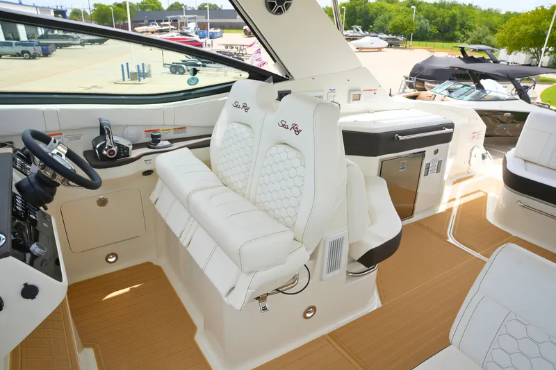Slide: The Image of Sea Ray Sundancer 320 2026 - 23