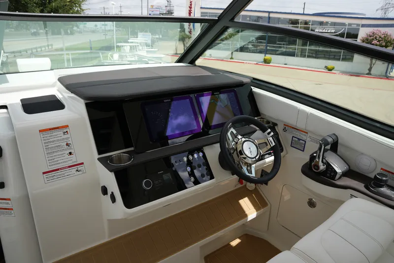 Slide: The Image of Sea Ray Sundancer 320 2026 - 24