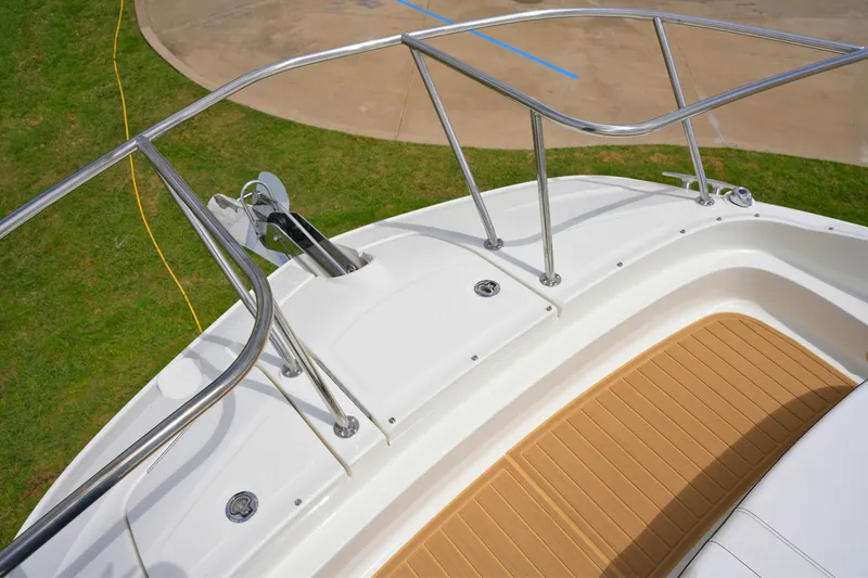 Slide: The Image of Sea Ray Sundancer 320 2026 - 33