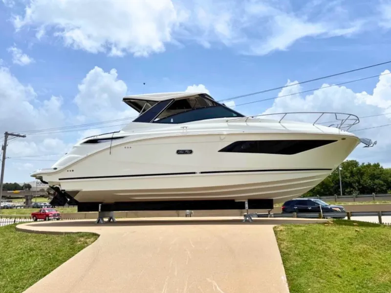 The Image of Sea Ray Sundancer 320 2026 - 0