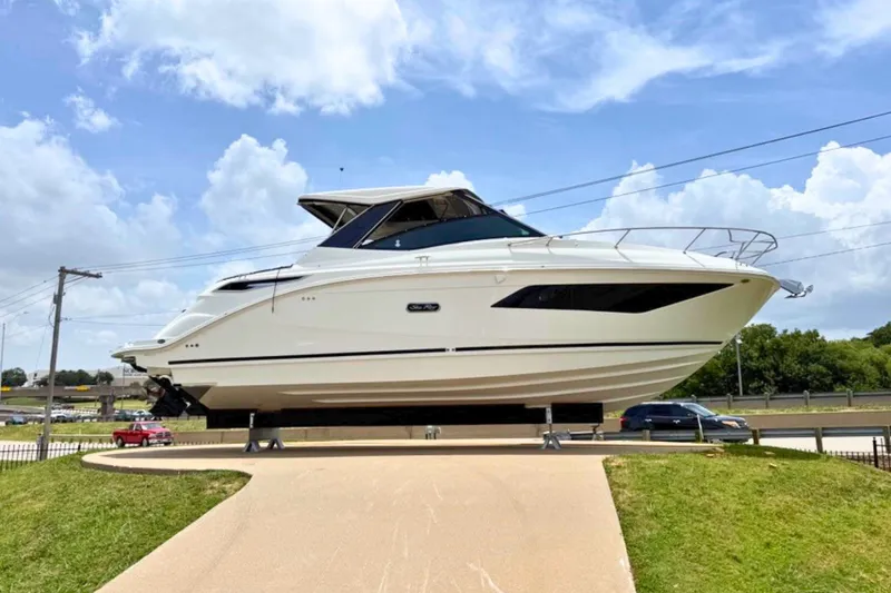 The Image of Sea Ray Sundancer 320 2026 - 0