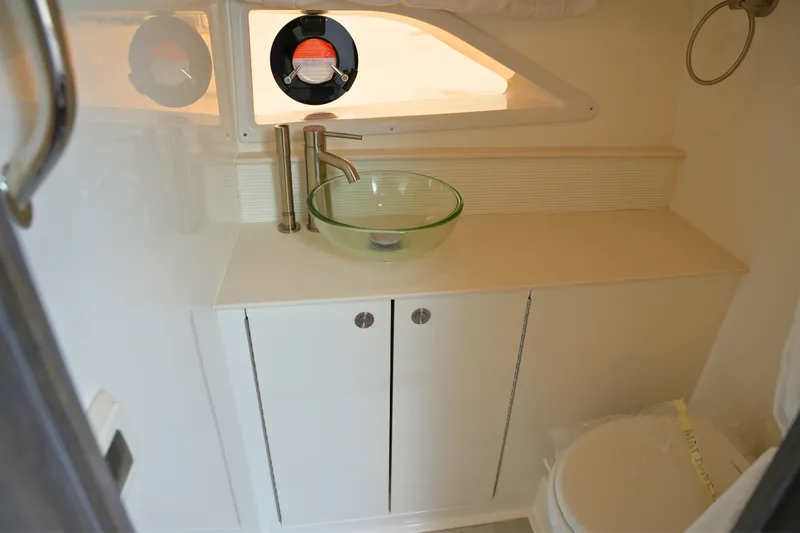 Slide: The Image of Sea Ray Sundancer 320 2026 - 40