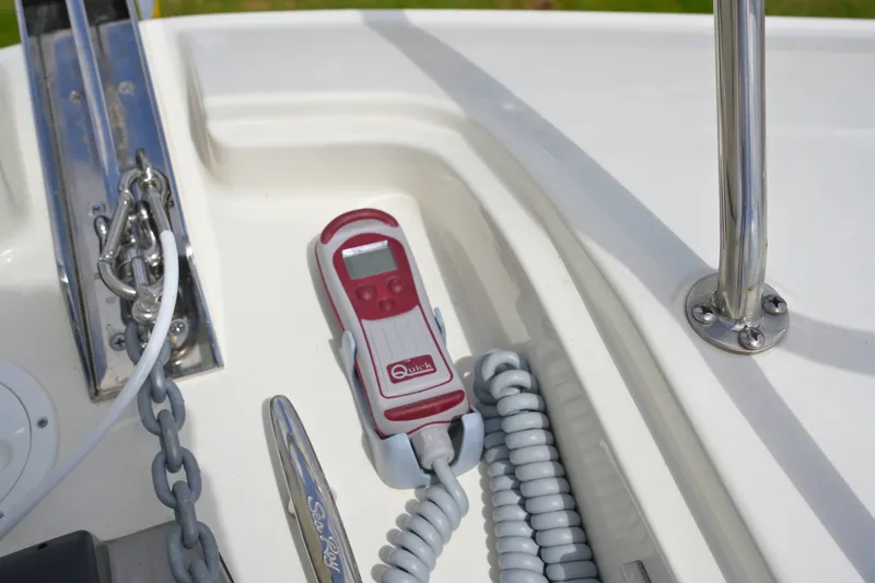 Slide: The Image of Sea Ray Sundancer 320 2026 - 35