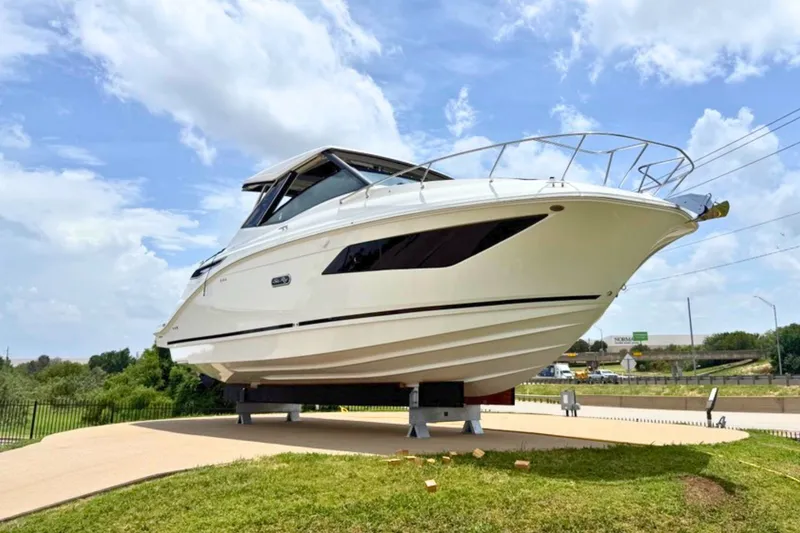 Slide: The Image of Sea Ray Sundancer 320 2026 - 1