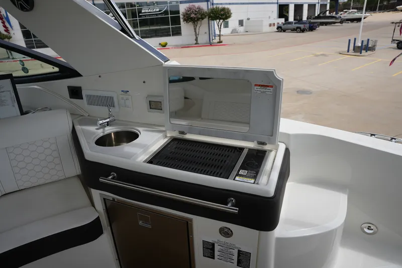 Slide: The Image of Sea Ray Sundancer 320 2026 - 14