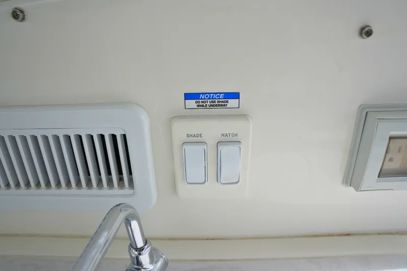 Slide: The Image of Sea Ray Sundancer 320 2026 - 17