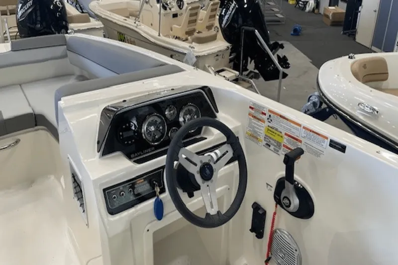 Slide: The Image of Bayliner D20I 2025 - 3