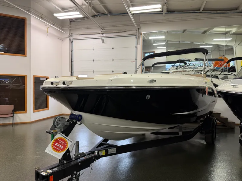 Slide: The Image of Bayliner D20I 2025 - 3
