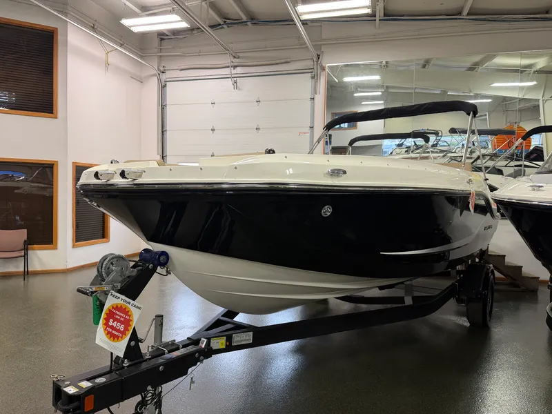Slide: The Image of Bayliner D20I 2025 - 4