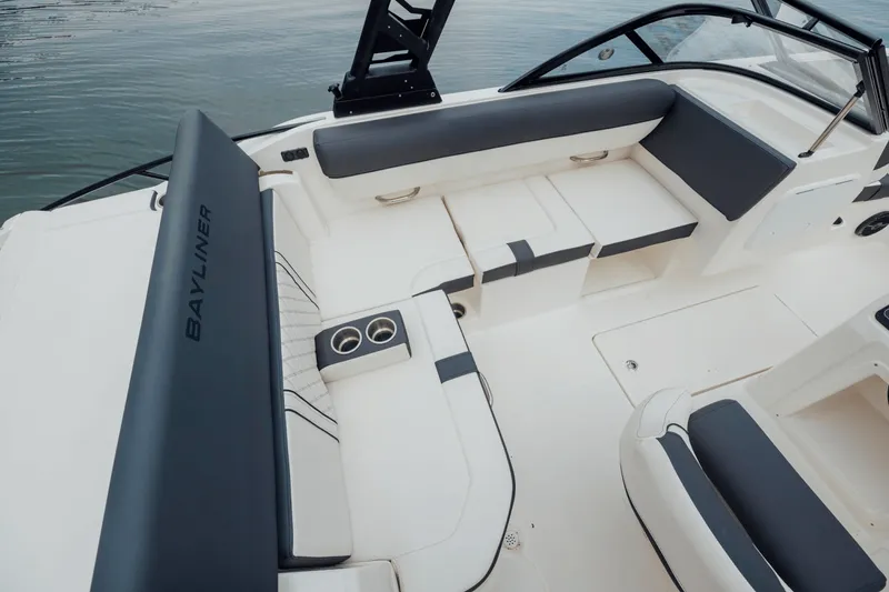 Slide: The Image of Bayliner D20I 2025 - 5