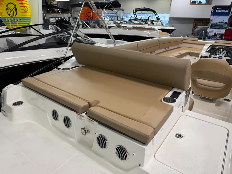 Slide: The Image of Bayliner D20I 2025 - 7