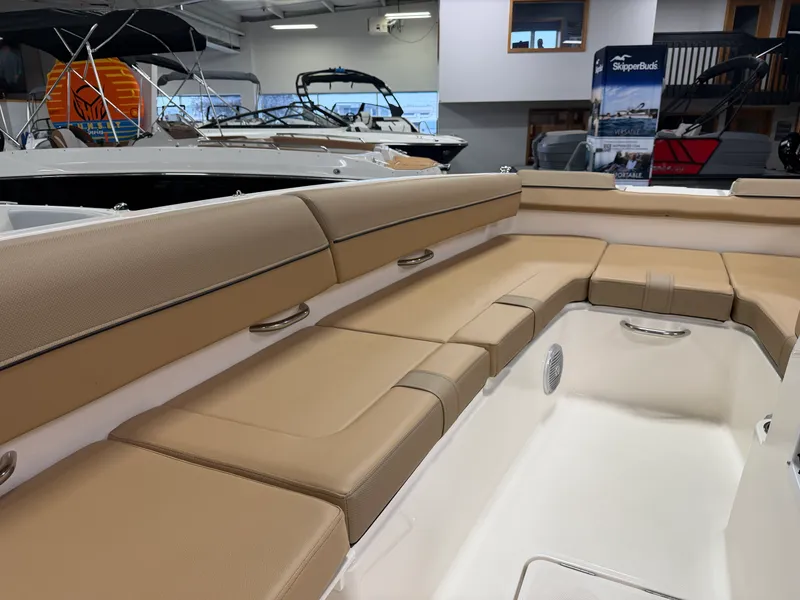 Slide: The Image of Bayliner D20I 2025 - 23