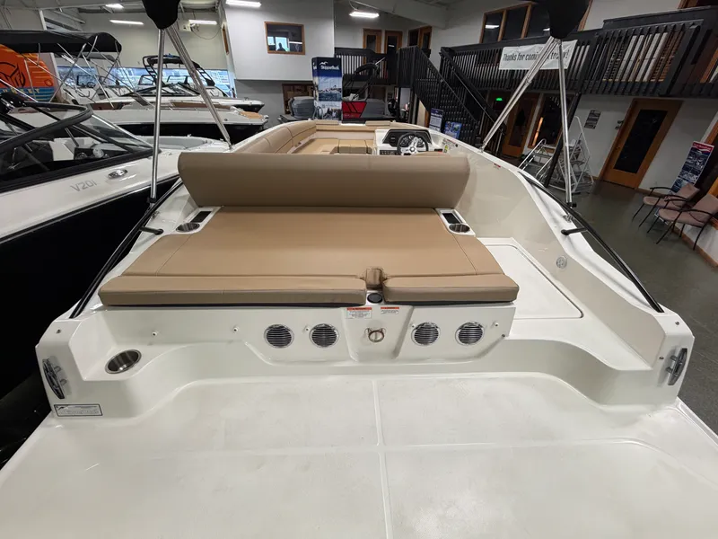 Slide: The Image of Bayliner D20I 2025 - 6