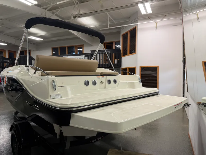 Slide: The Image of Bayliner D20I 2025 - 5