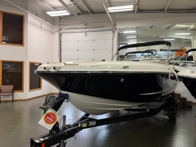 Slide: The Image of Bayliner D20I 2025 - 2