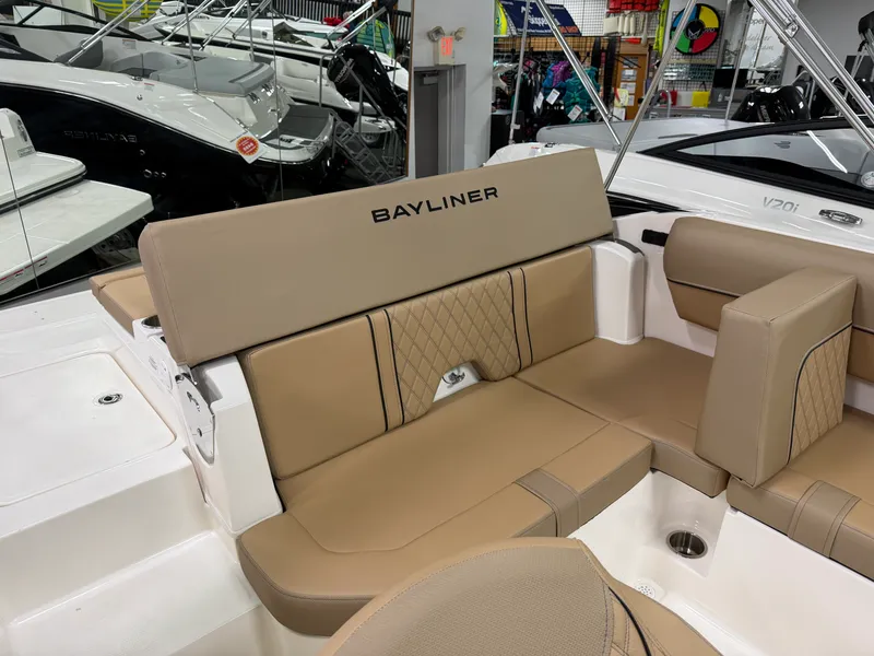 Slide: The Image of Bayliner D20I 2025 - 9