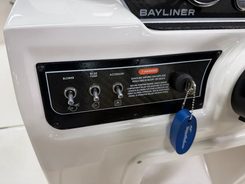 Slide: The Image of Bayliner D20I 2025 - 16