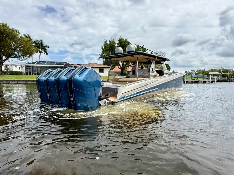 Slide: The Image of Nor-Tech 550 SPORT CENTER CONSOLE 2020 - 10