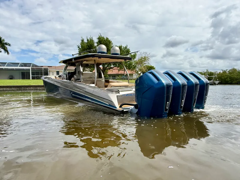 Slide: The Image of Nor-Tech 550 SPORT CENTER CONSOLE 2020 - 12