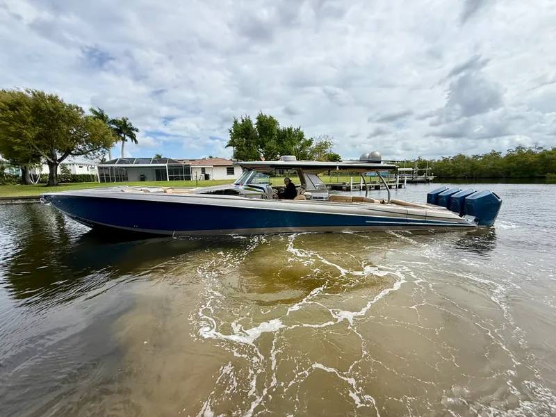 Slide: The Image of Nor-Tech 550 SPORT CENTER CONSOLE 2020 - 13