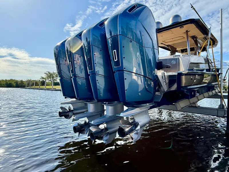 Slide: The Image of Nor-Tech 550 SPORT CENTER CONSOLE 2020 - 14