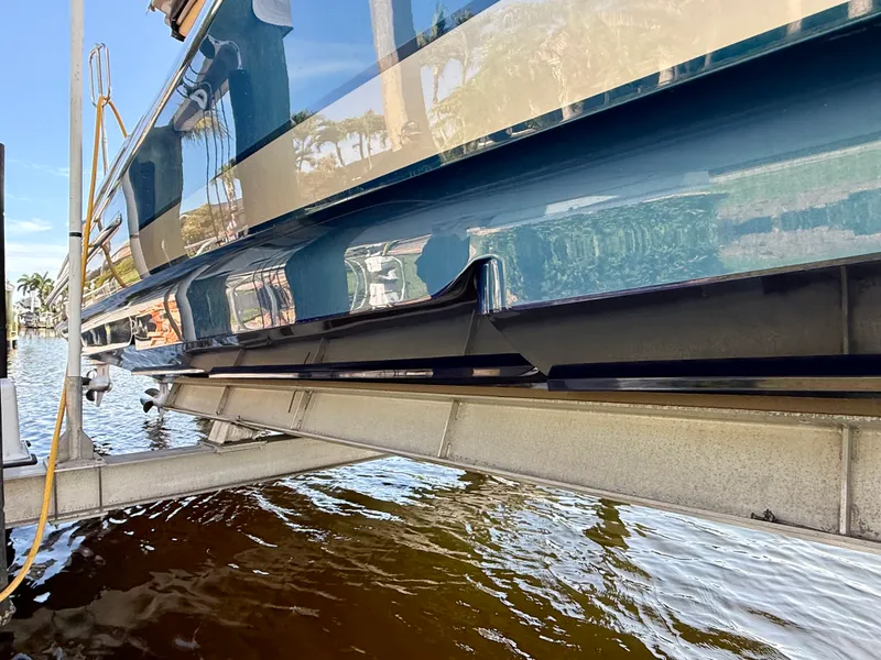 Slide: The Image of Nor-Tech 550 SPORT CENTER CONSOLE 2020 - 17