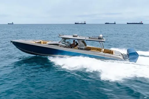 Slide: The Image of Nor-Tech 550 SPORT CENTER CONSOLE 2020 - 2
