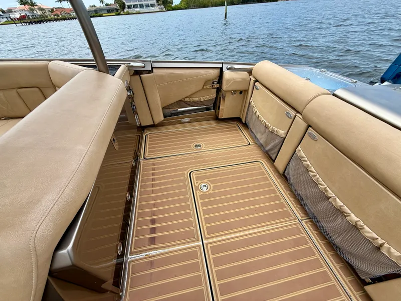 Slide: The Image of Nor-Tech 550 SPORT CENTER CONSOLE 2020 - 21