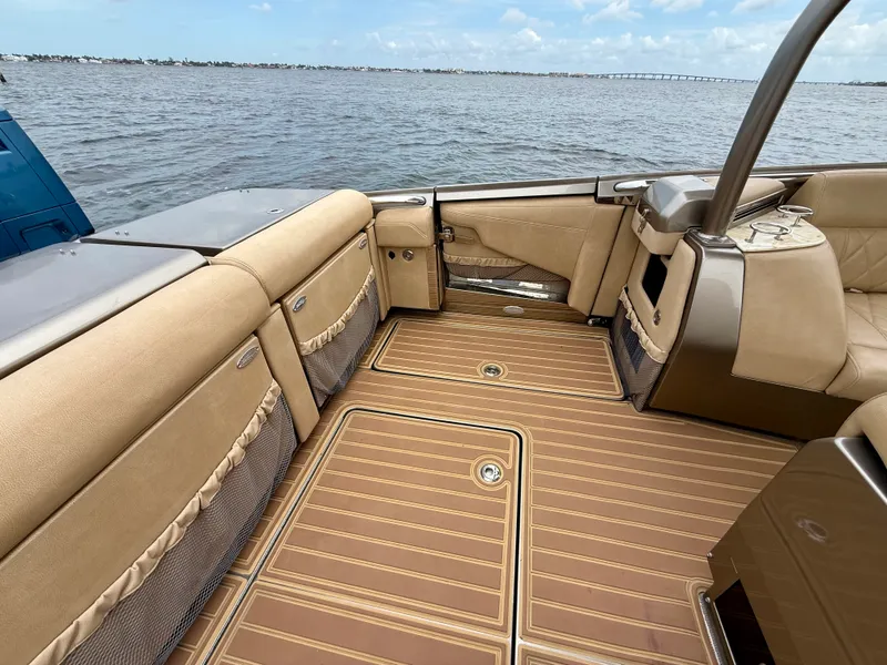 Slide: The Image of Nor-Tech 550 SPORT CENTER CONSOLE 2020 - 22