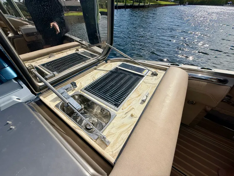 Slide: The Image of Nor-Tech 550 SPORT CENTER CONSOLE 2020 - 24