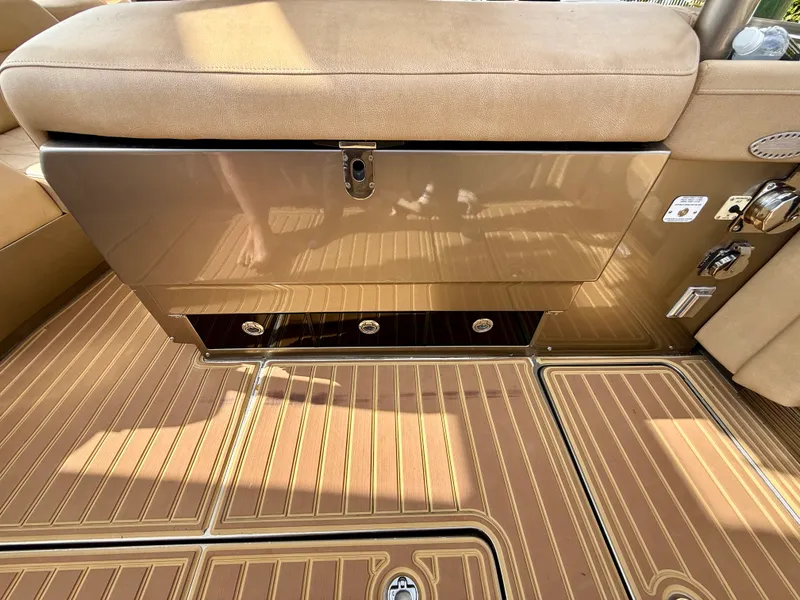 Slide: The Image of Nor-Tech 550 SPORT CENTER CONSOLE 2020 - 28