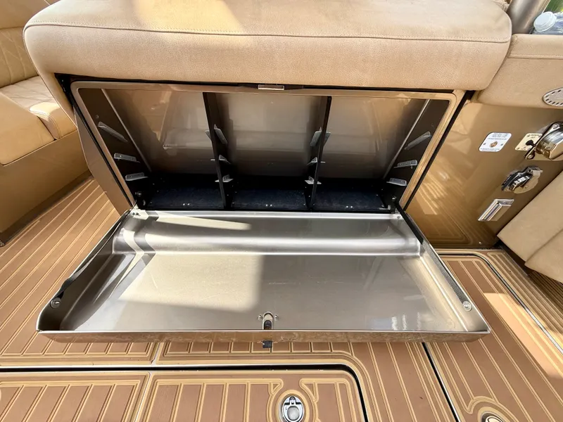 Slide: The Image of Nor-Tech 550 SPORT CENTER CONSOLE 2020 - 29