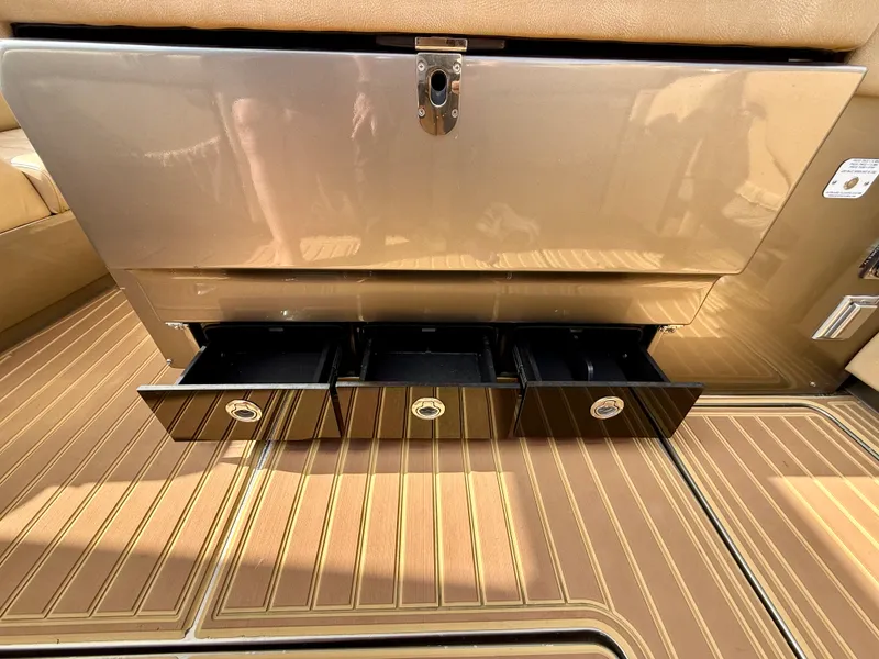 Slide: The Image of Nor-Tech 550 SPORT CENTER CONSOLE 2020 - 30