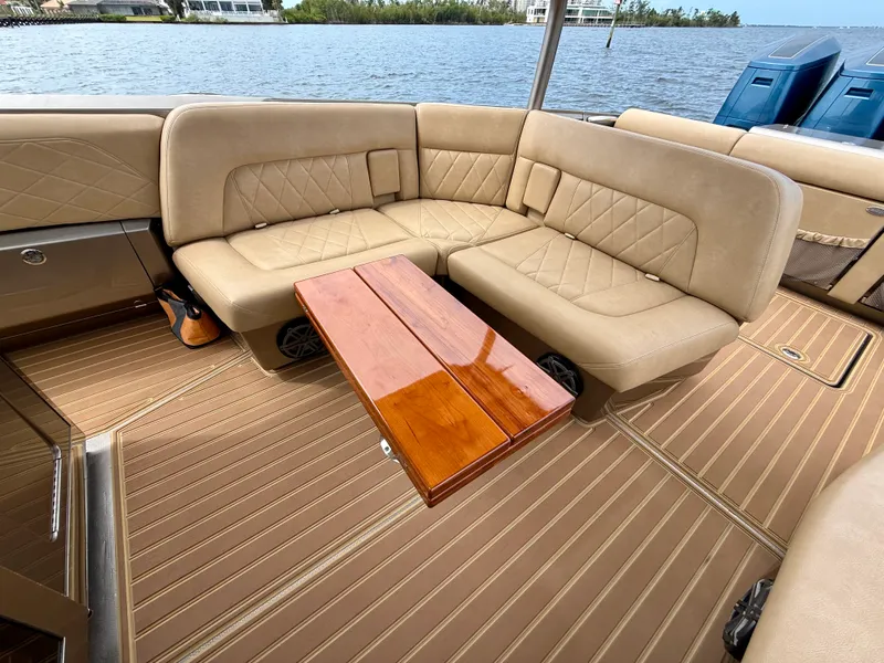 Slide: The Image of Nor-Tech 550 SPORT CENTER CONSOLE 2020 - 32