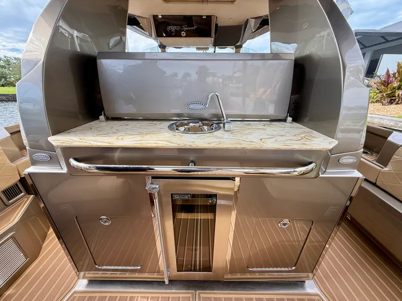 Slide: The Image of Nor-Tech 550 SPORT CENTER CONSOLE 2020 - 35