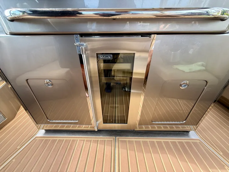 Slide: The Image of Nor-Tech 550 SPORT CENTER CONSOLE 2020 - 37