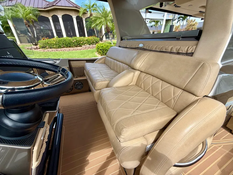 Slide: The Image of Nor-Tech 550 SPORT CENTER CONSOLE 2020 - 43