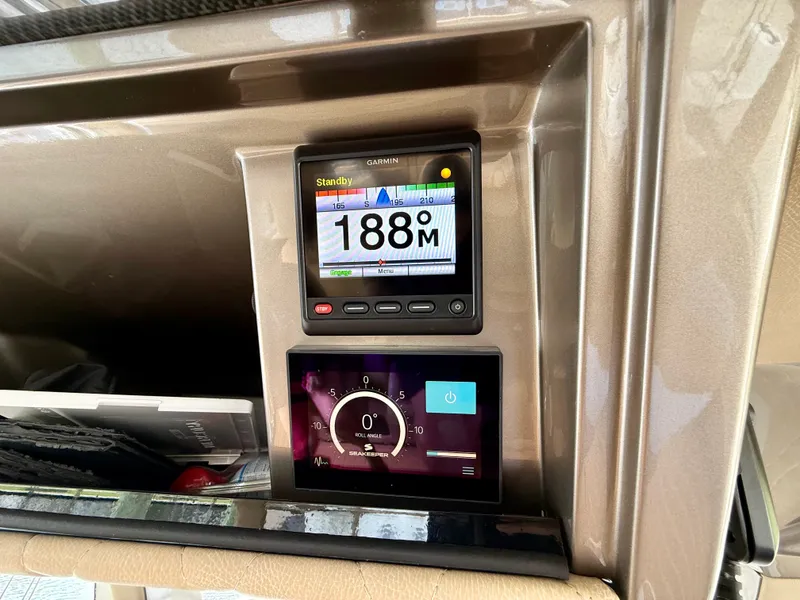 Slide: The Image of Nor-Tech 550 SPORT CENTER CONSOLE 2020 - 45