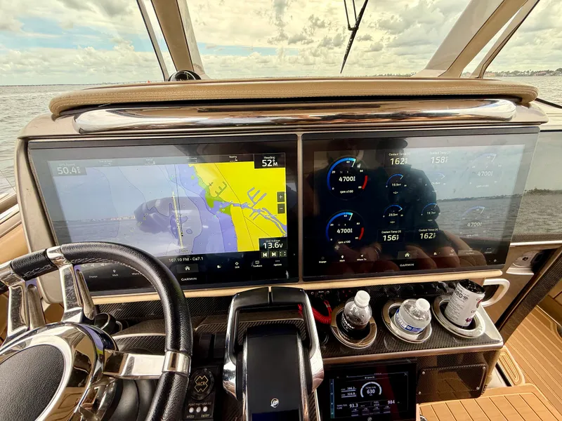Slide: The Image of Nor-Tech 550 SPORT CENTER CONSOLE 2020 - 46