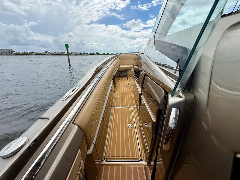 Slide: The Image of Nor-Tech 550 SPORT CENTER CONSOLE 2020 - 50