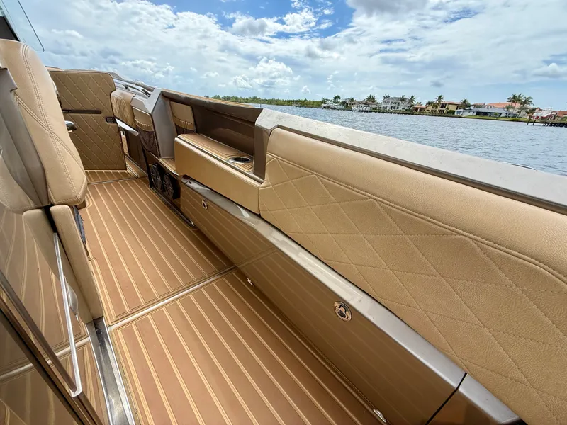 Slide: The Image of Nor-Tech 550 SPORT CENTER CONSOLE 2020 - 51