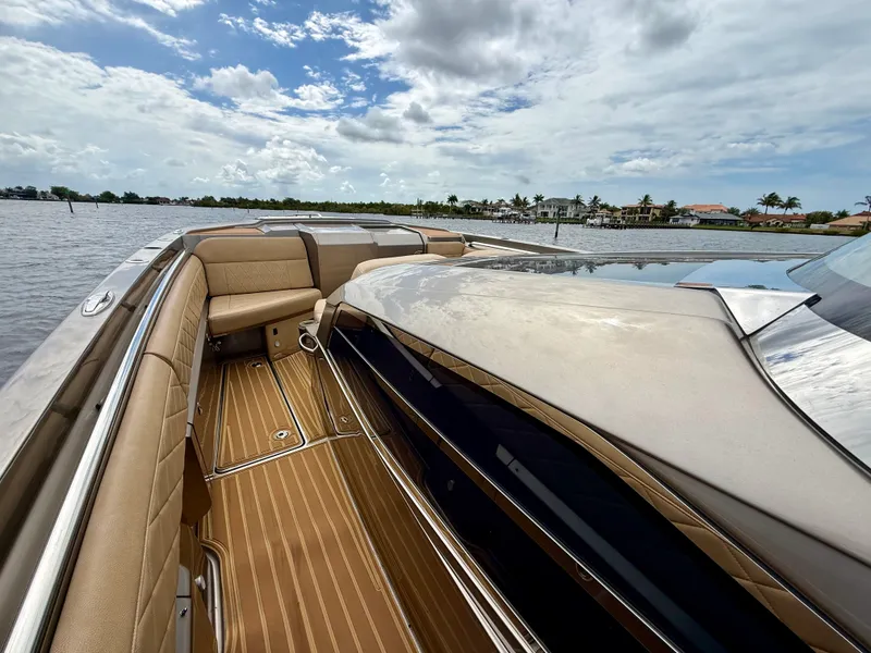 Slide: The Image of Nor-Tech 550 SPORT CENTER CONSOLE 2020 - 52