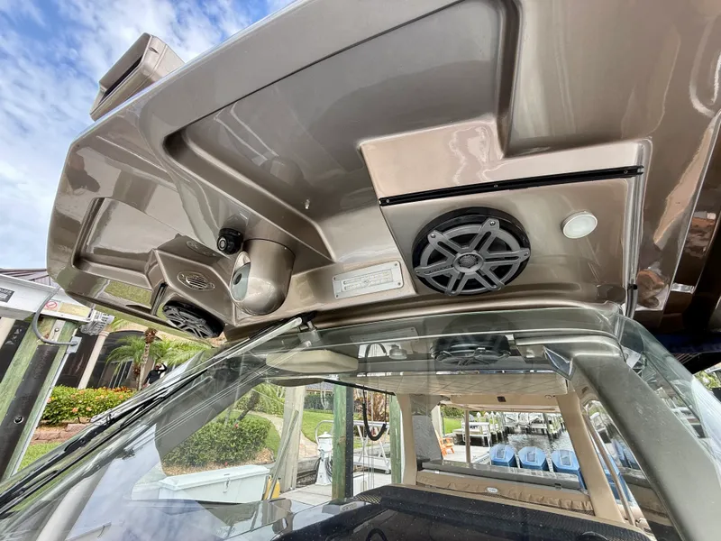 Slide: The Image of Nor-Tech 550 SPORT CENTER CONSOLE 2020 - 56