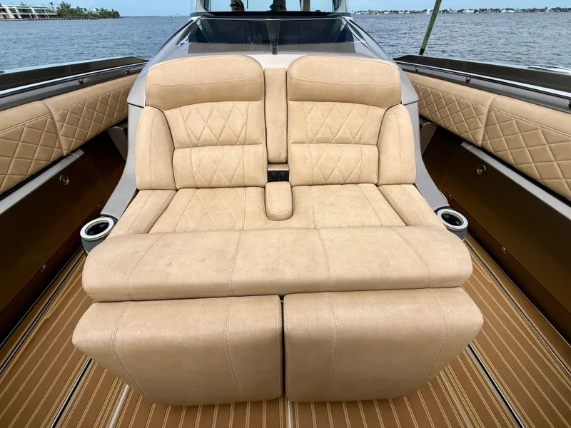 Slide: The Image of Nor-Tech 550 SPORT CENTER CONSOLE 2020 - 57