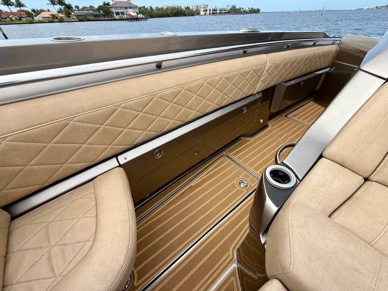 Slide: The Image of Nor-Tech 550 SPORT CENTER CONSOLE 2020 - 58