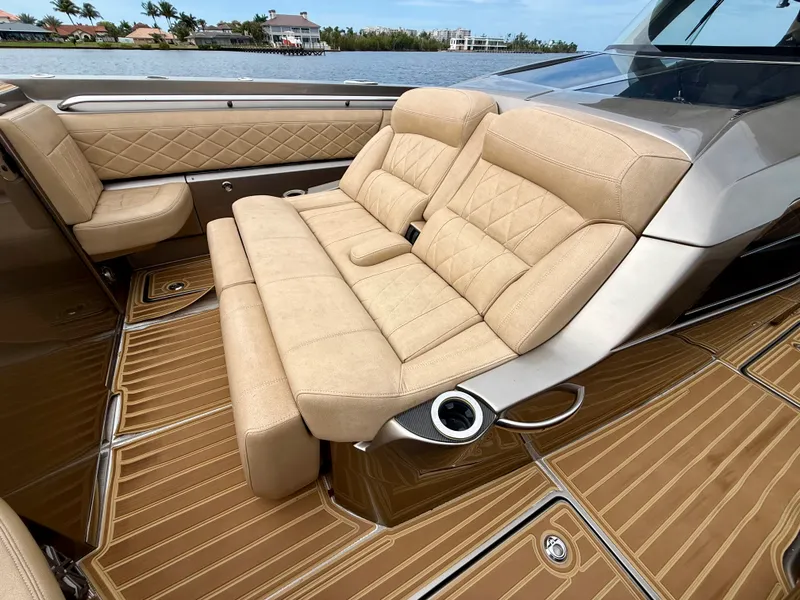Slide: The Image of Nor-Tech 550 SPORT CENTER CONSOLE 2020 - 59