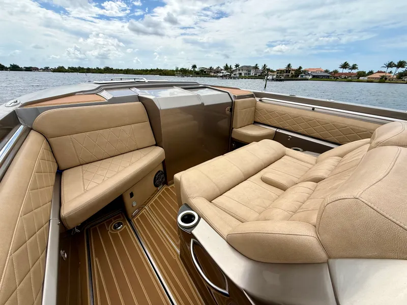 Slide: The Image of Nor-Tech 550 SPORT CENTER CONSOLE 2020 - 60