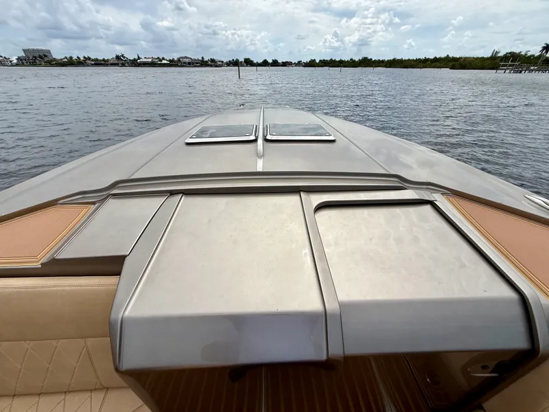 Slide: The Image of Nor-Tech 550 SPORT CENTER CONSOLE 2020 - 61