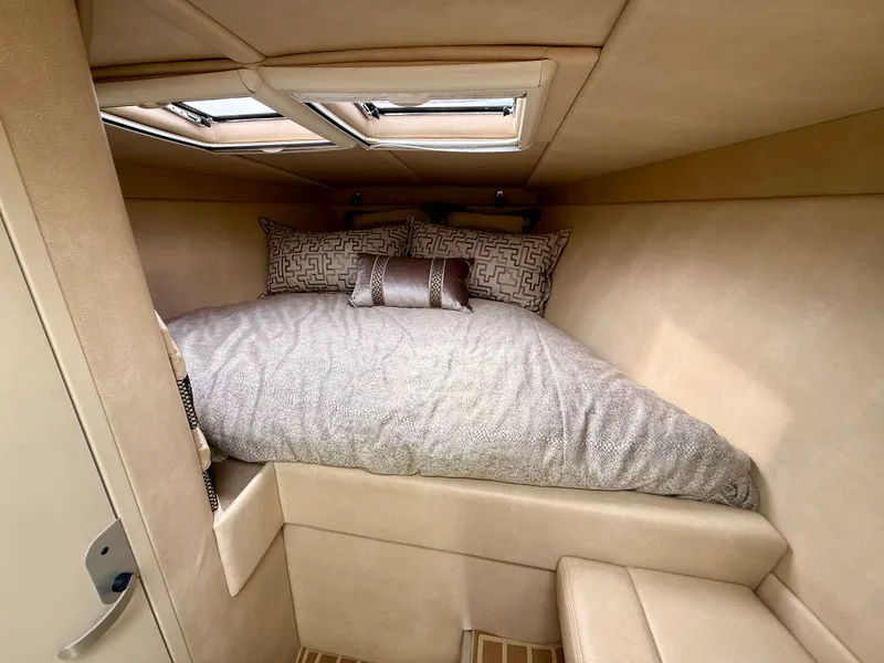 Slide: The Image of Nor-Tech 550 SPORT CENTER CONSOLE 2020 - 62
